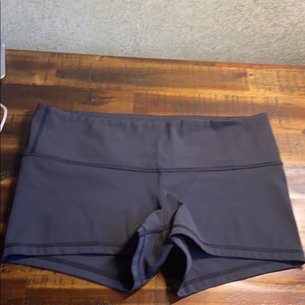 Lululemon shorts size 6